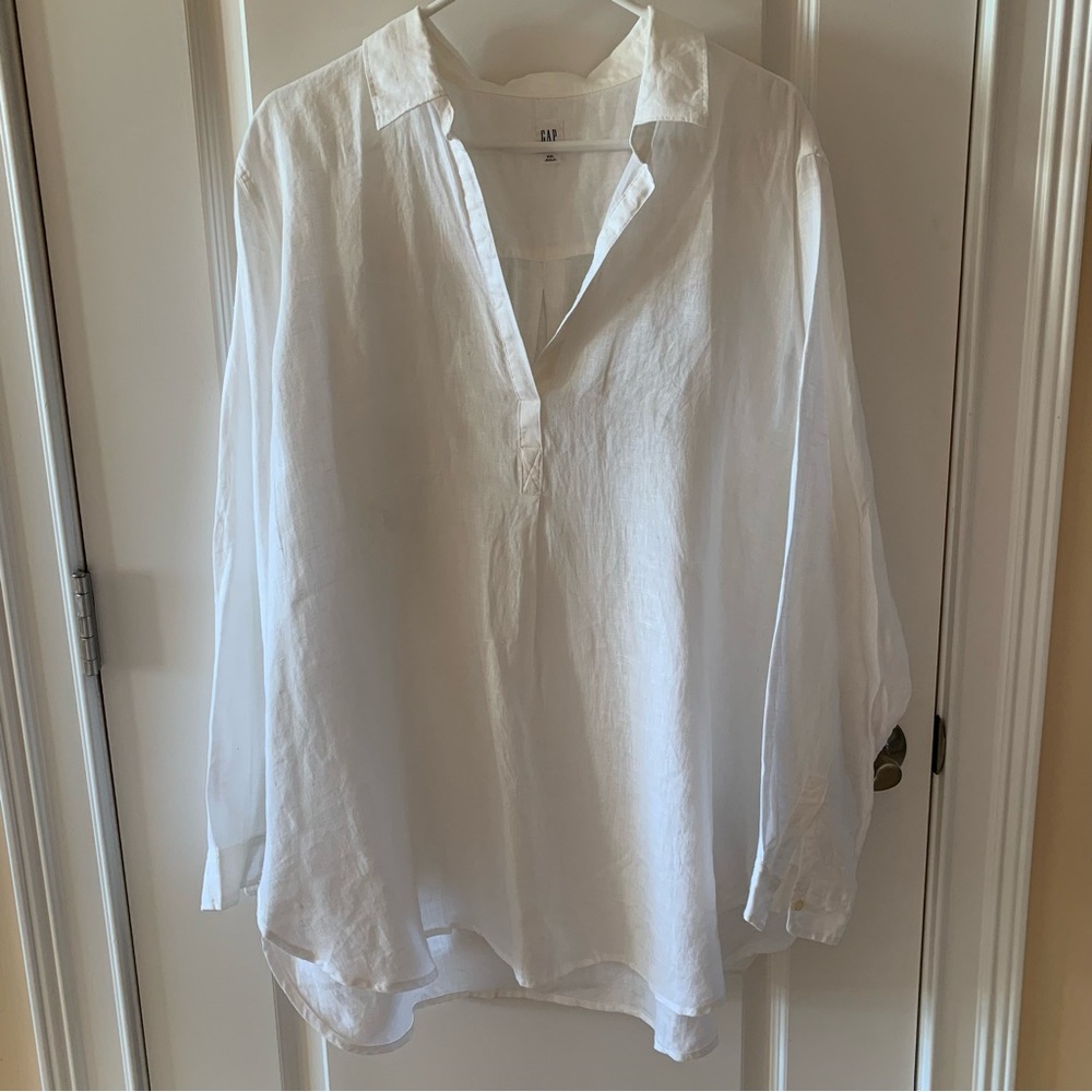 GAP women's White Shirt